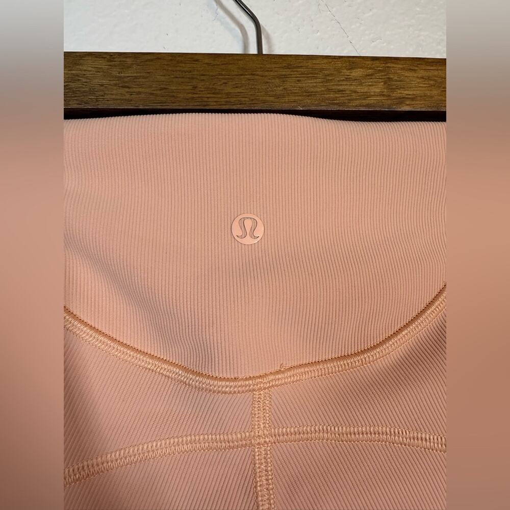 Lululemon Ribbed Contoured High Rise Short 8" Size 2 - Picture 9 of 10